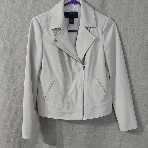 Ann Taylor Jackets size 4P petite color cream - Picture 12 of 13
